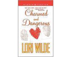 Kaft van Warner Forever- Charmed and Dangerous