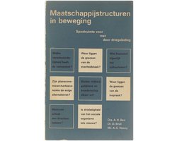 Kaft van Maatschappijstructuren in beweging: Speelruimte voor, met, door driegeleding