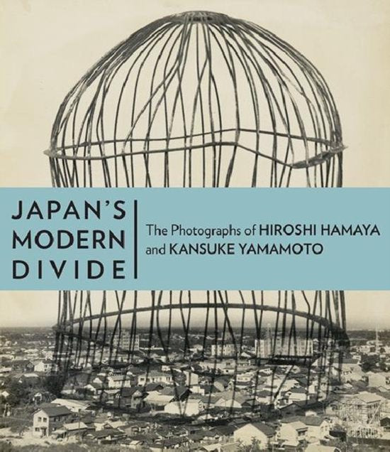 Kaft van Japan's Modern Divide - The Photographs of Hiroshi Hanaya and Kansuke Yamamoto