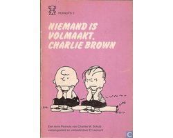Kaft van Niemand is volmaakt charlie brown